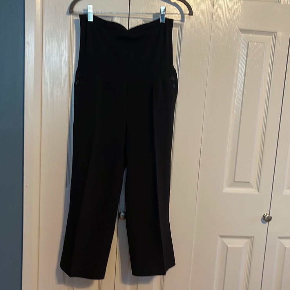 Motherhood Maternity black Capri pants size Small